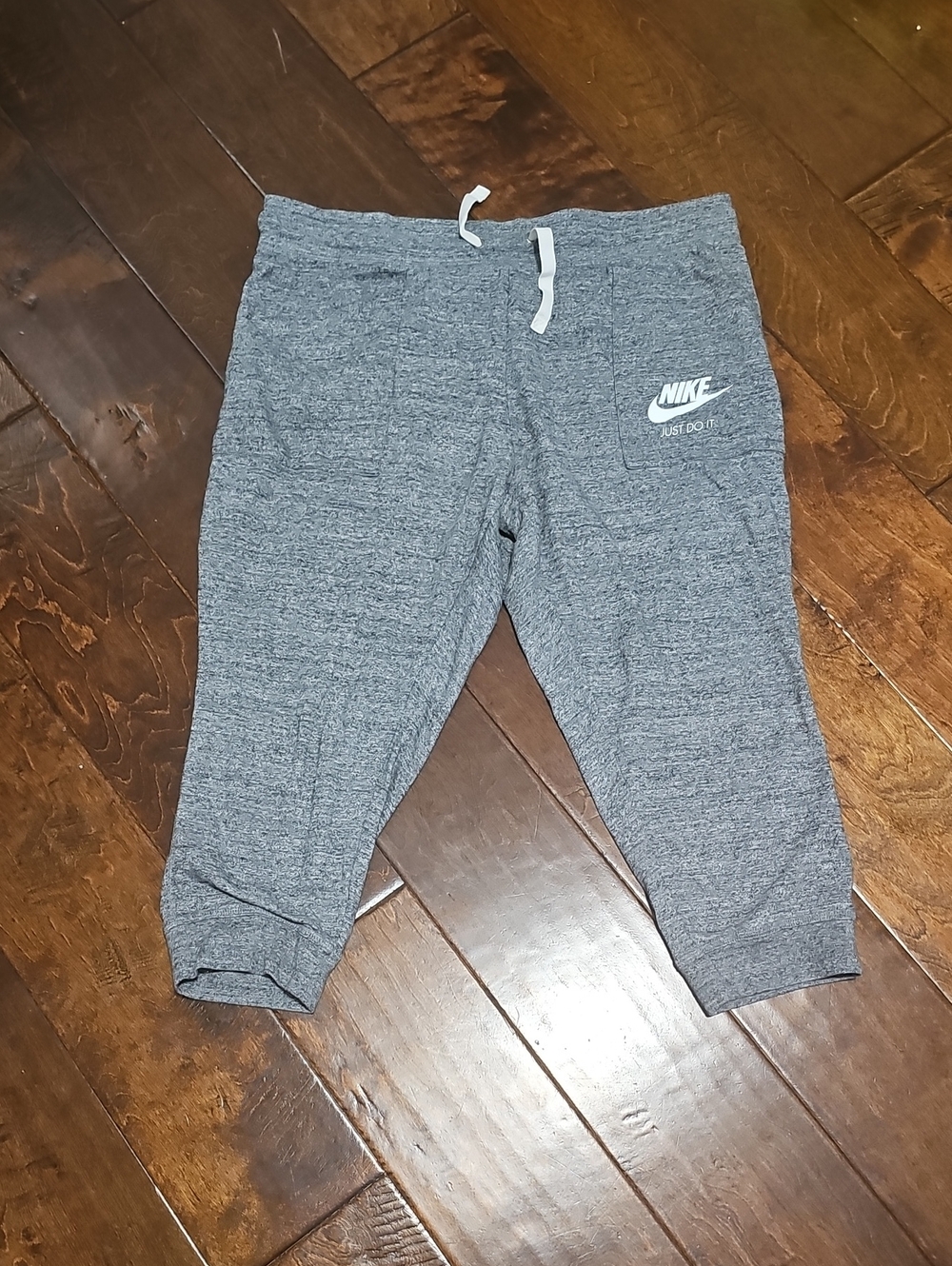 Nike Women's 1X Heather Gray Jogger Capri Sweatpants with White Logo